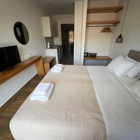 Aparthotel Golden Evelyn Ajia Paraskiewi Zewnętrze zdjęcie