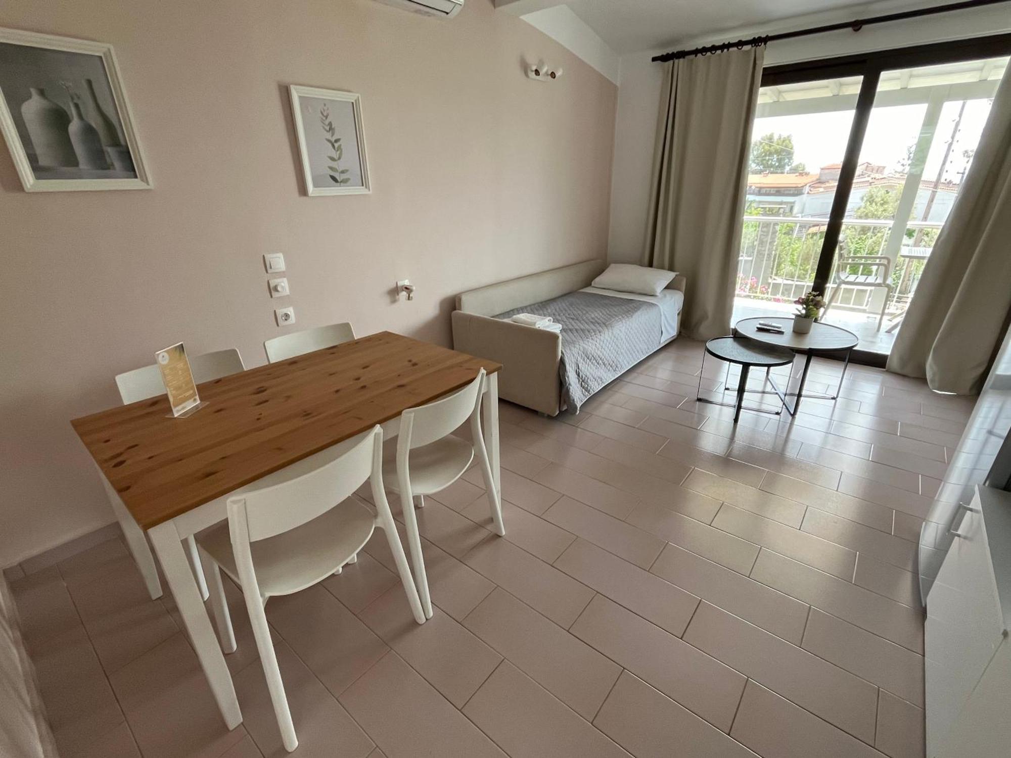 Aparthotel Golden Evelyn Ajia Paraskiewi Zewnętrze zdjęcie