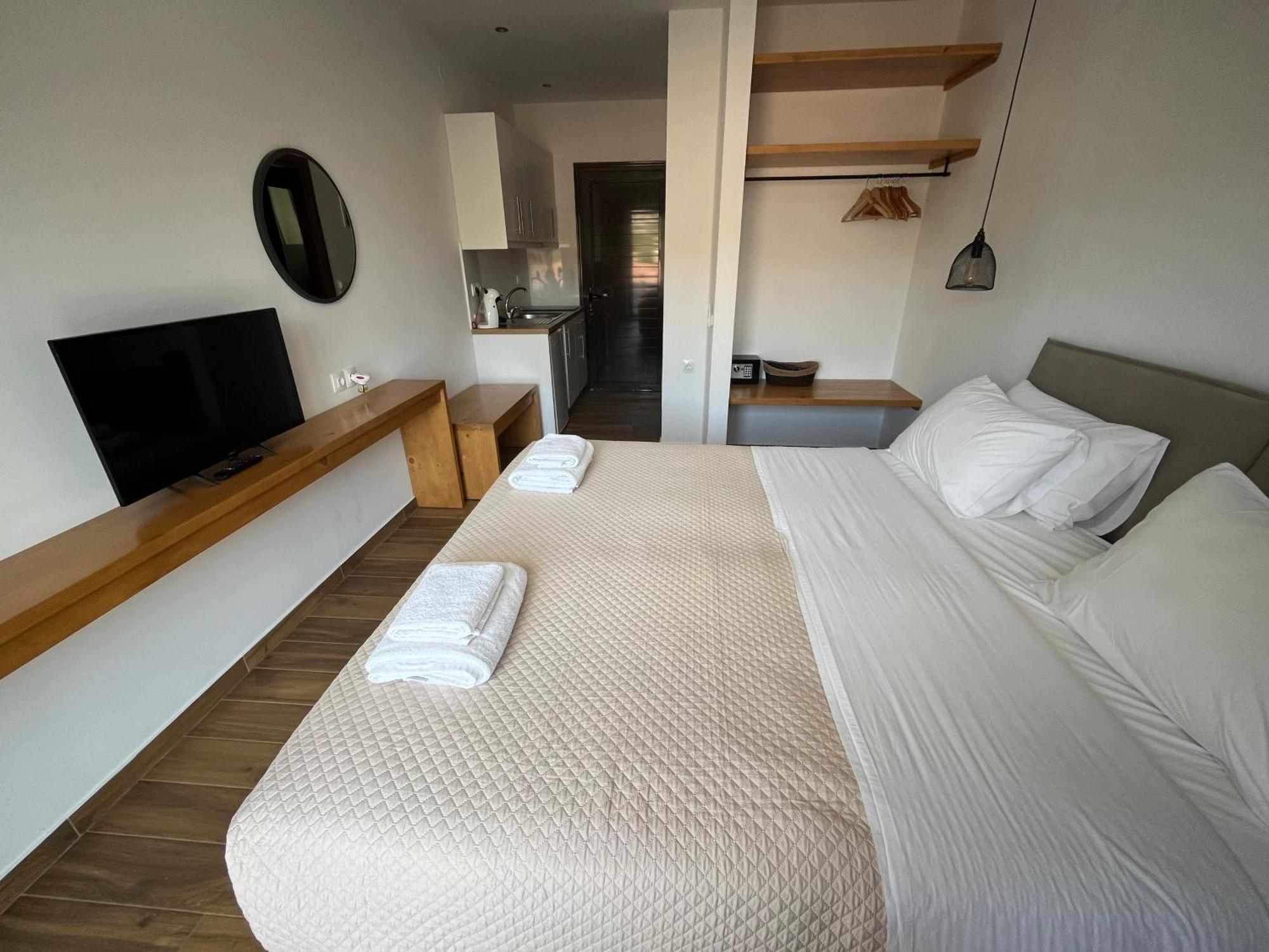 Aparthotel Golden Evelyn Ajia Paraskiewi Zewnętrze zdjęcie