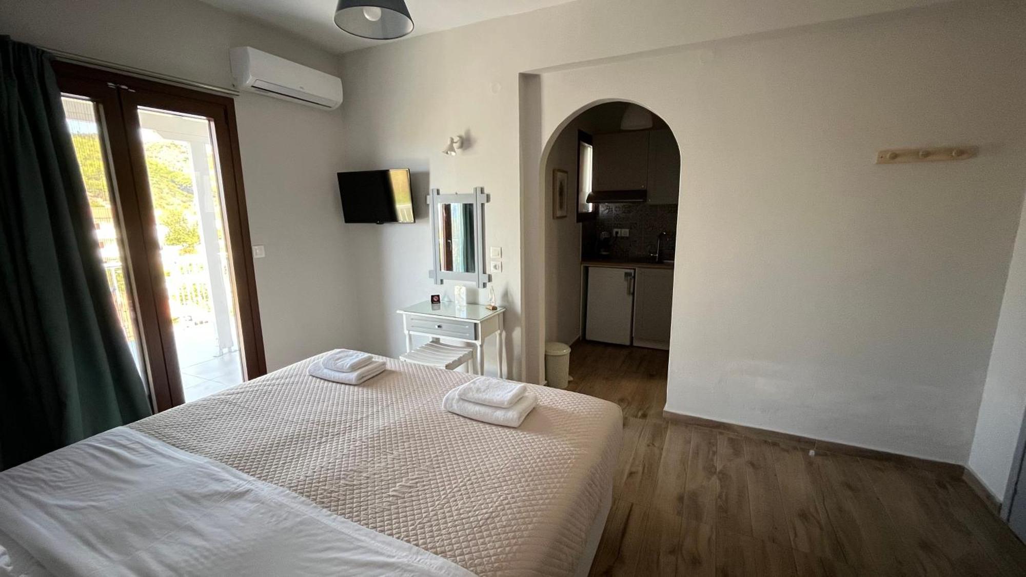 Aparthotel Golden Evelyn Ajia Paraskiewi Zewnętrze zdjęcie